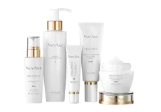 ست کامل مراقبت پوست NovAge Brilliance اوریفلیم شامل سرم، ژل شستشو، کرم دور چشم، کرم روز SPF30 و کرم شب – مناسب پوست‌های لک‌دار و کدر برای روشن شدن و درخشندگی طبیعی.