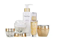 ست مراقبت ضدچروک و ترمیم‌کننده NovAge Time Restore اوریفلیم – شامل ژل شستشو، سرم، کرم دور چشم، کرم روز و کرم شب – مناسب پوست‌های بالغ و افتاده.