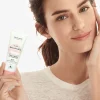 کرم صورت گلو اسنشیالز (Glow Essentials) با ویتامین‌های E و B3 و SPF 10