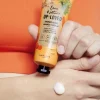 کرم دست انرژی‌بخش Love Nature Up-Loved با لیمو بازیافت‌شده، هویج ارگانیک و زنجبیل اوریفلیم (Oriflame)